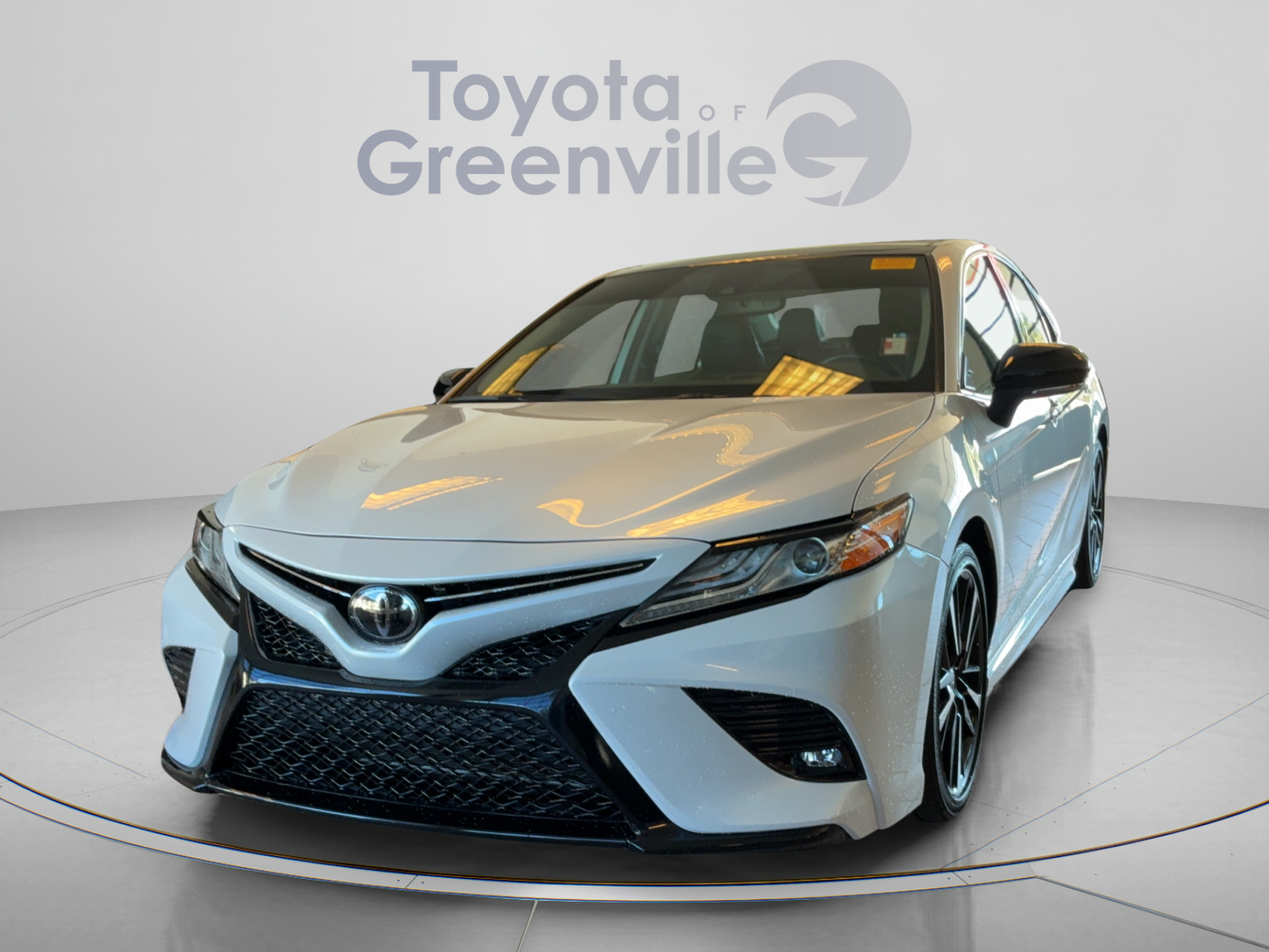 Used 2020 Toyota Camry XSE FWD image 1