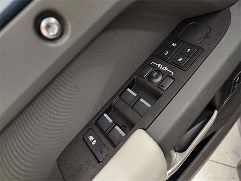 Used 2026 Land Rover Defender 110 S image 22