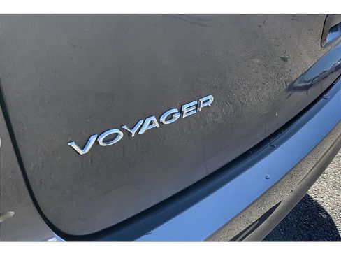 Used 2022 Chrysler Voyager LX FWD image 9
