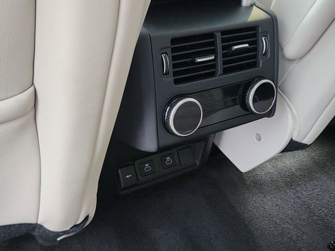 Certified 2025 Land Rover Discovery Dynamic SE image 35