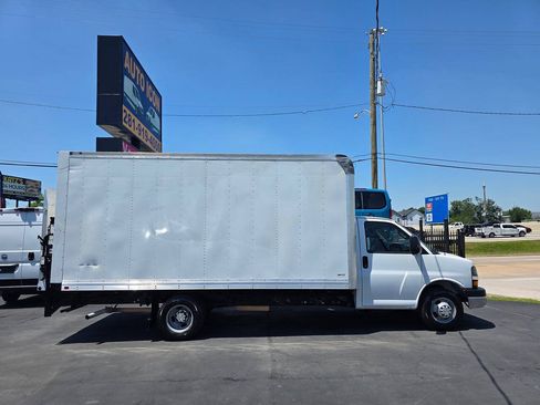 Used 2020 Chevrolet Express 3500 Extended w/ Power Convenience Package RWD image 4