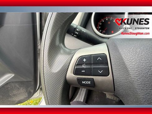 Used 2013 Toyota Matrix L FWD image 23