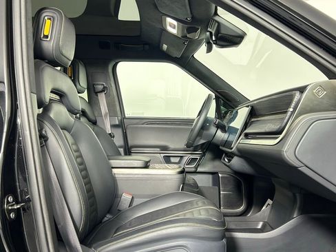 Used 2022 Rivian R1T Adventure image 10