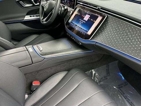 Used 2025 Mercedes-Benz E 350 4MATIC Sedan image 22