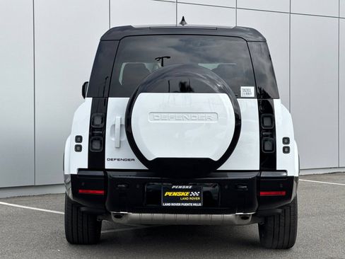 Used 2026 Land Rover Defender 130 X-Dynamic SE AWD/4WD image 4
