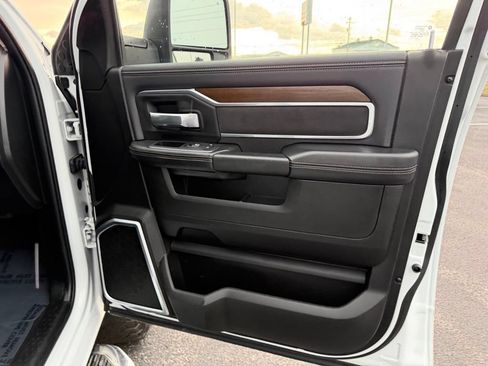 Used 2024 RAM 2500 Laramie AWD/4WD image 17