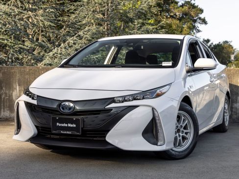 Used 2021 Toyota Prius Prime LE FWD image 7
