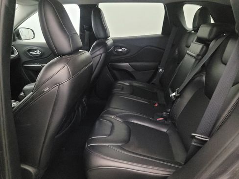 Used 2019 Jeep Cherokee Latitude Plus w/ Comfort/Convenience Group AWD/4WD image 18
