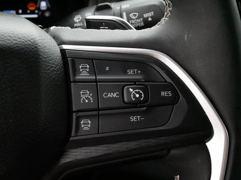 Used 2023 Jeep Grand Cherokee Altitude AWD/4WD image 23