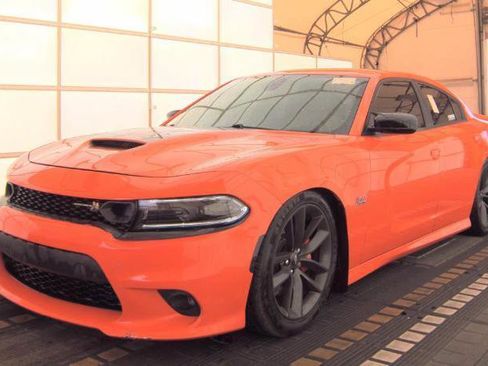 Used 2019 Dodge Charger Scat Pack w/ Plus Group RWD image 2