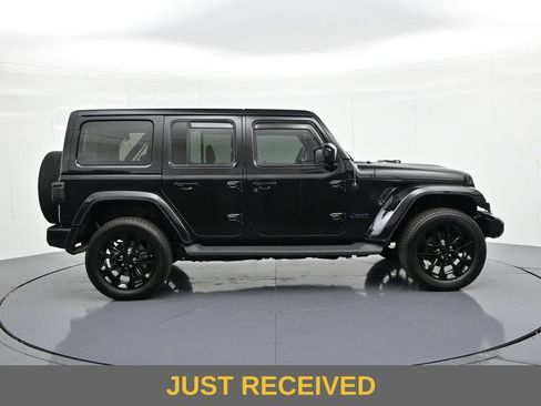 Used 2021 Jeep Wrangler Unlimited Sahara AWD/4WD image 5
