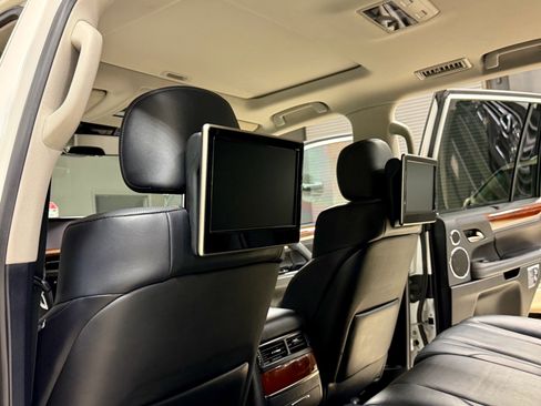 Used 2016 Lexus LX 570 4WD w/ Luxury Package image 24