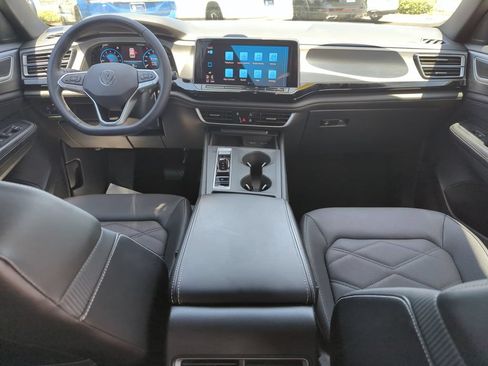 Used 2024 Volkswagen Atlas Cross Sport SE FWD image 23