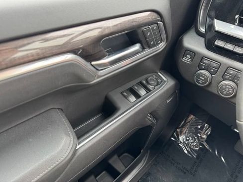 Used 2025 Chevrolet Silverado 1500 LTZ AWD/4WD image 33