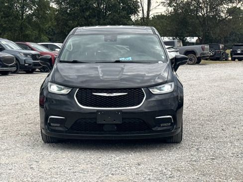 Used 2024 Chrysler Pacifica Limited FWD image 2