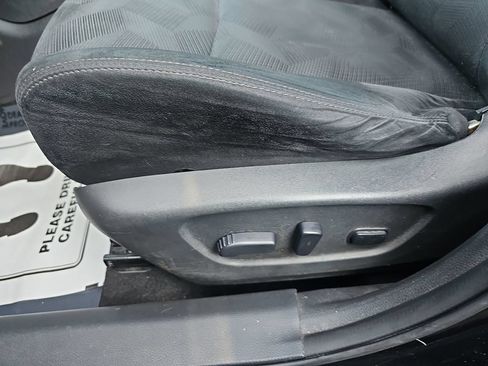 Used 2015 Nissan Rogue SV FWD image 27