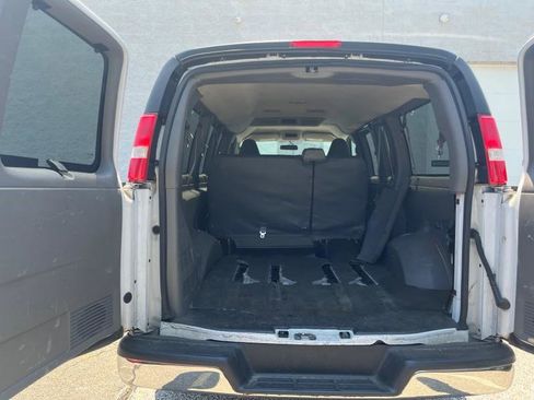Used 2018 Chevrolet Express 2500 LT w/ LT Preferred Equipment Group image 10