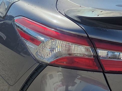 Certified 2018 Toyota Camry SE FWD image 10