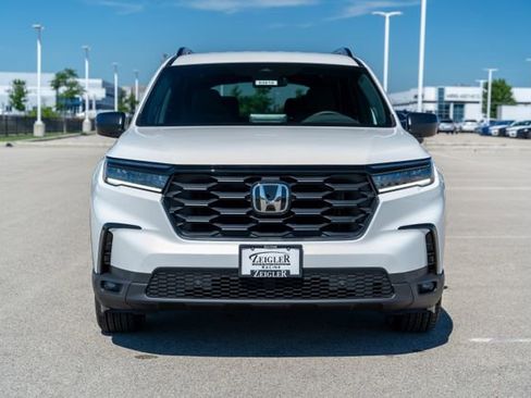 New 2025 Honda Pilot Sport image 2