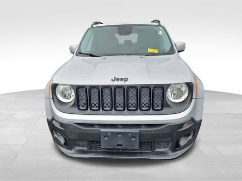 Used 2017 Jeep Renegade Altitude image 2