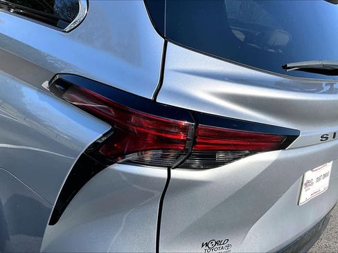 Used 2021 Toyota Sienna XLE image 29