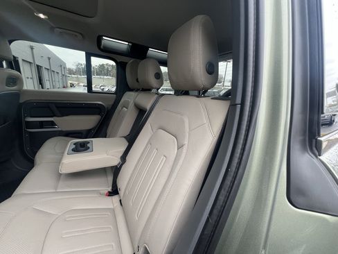 Used 2022 Land Rover Defender 110 S image 34