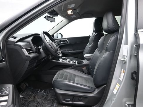 Used 2024 Mitsubishi Outlander SE image 28