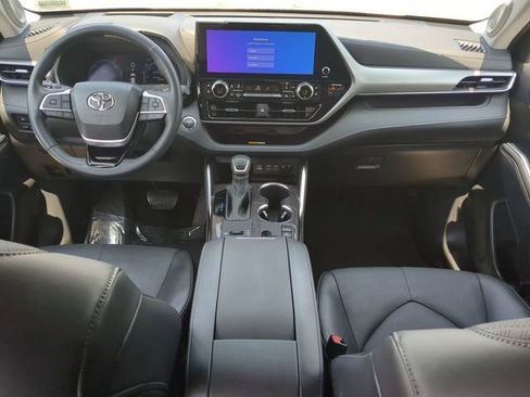 Used 2023 Toyota Highlander Platinum image 15