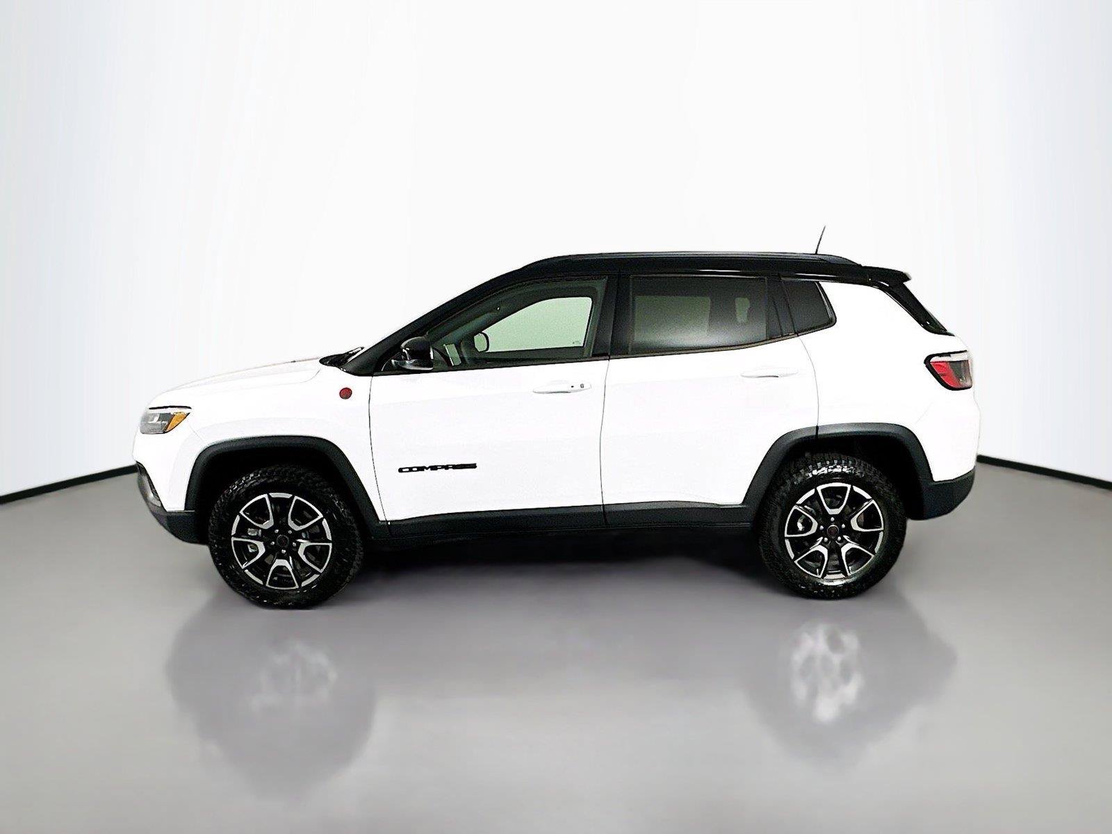 Certified 2026 Jeep Compass Trailhawk AWD/4WD image 8