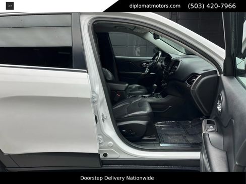 Used 2019 Jeep Cherokee Limited image 19