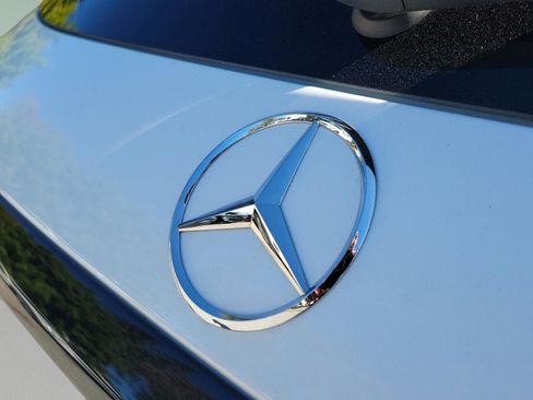 Certified 2025 Mercedes-Benz GLC 300 image 8