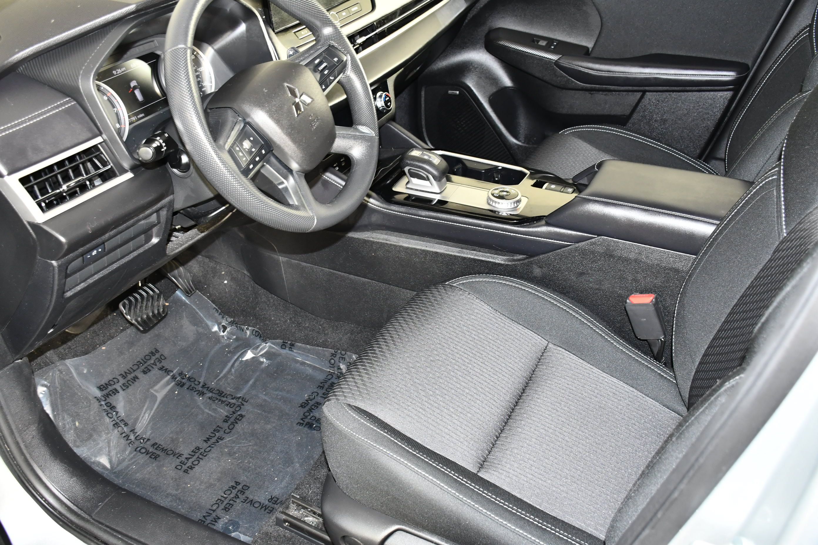 Used 2025 Mitsubishi Outlander ES FWD image 24