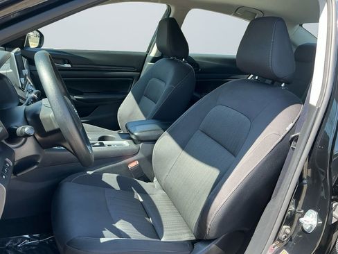 Used 2025 Nissan Altima 2.5 SV image 10