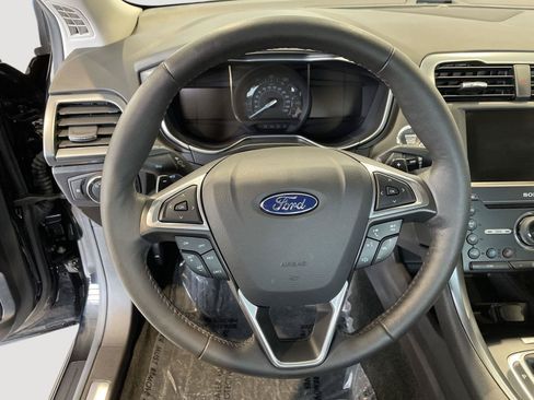 Used 2016 Ford Fusion Titanium AWD/4WD image 19