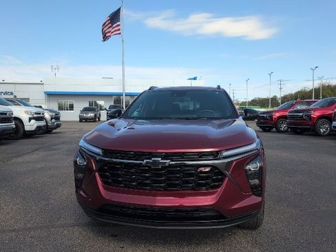 Used 2025 Chevrolet Trax RS FWD image 11