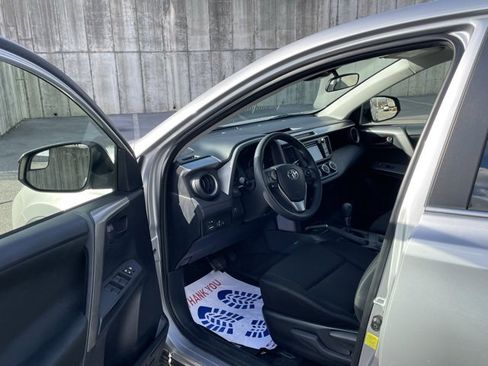 Used 2018 Toyota RAV4 LE image 14