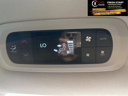 Used 2024 Chrysler Pacifica Limited FWD image 78