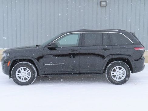 Used 2023 Jeep Grand Cherokee Laredo image 9