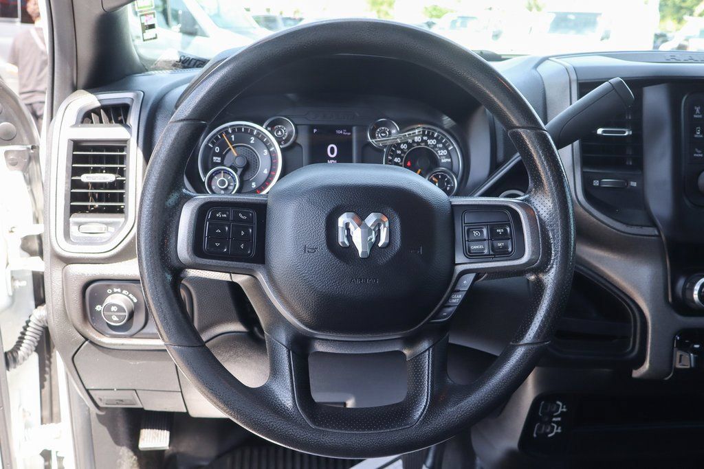 Used 2022 RAM 5500 Tradesman w/ Chrome Appearance Group RWD image 19
