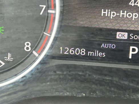 Certified 2025 Nissan Rogue SV image 34