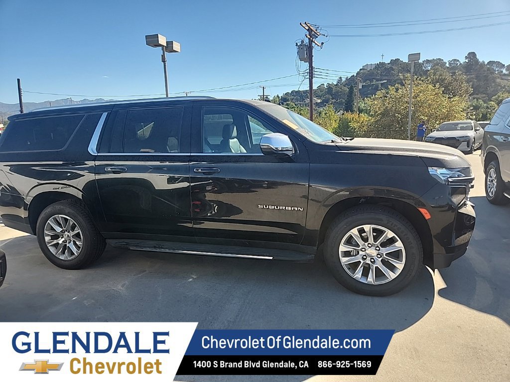 Used 2023 Chevrolet Suburban Premier RWD image 7