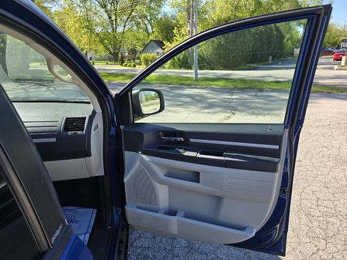 Used 2010 Dodge Grand Caravan SE image 11