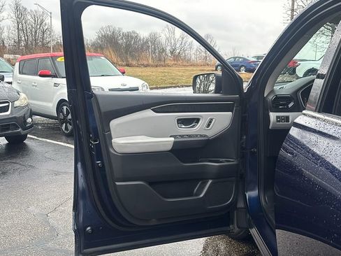 Used 2023 Honda Pilot Elite image 11
