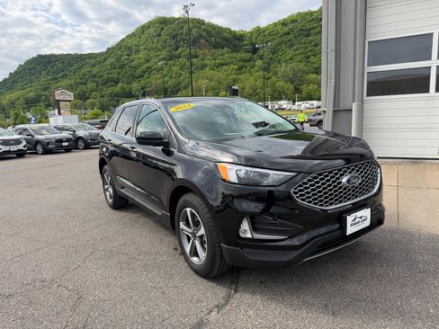 Used 2024 Ford Edge SEL w/ Convenience Package AWD/4WD image 3