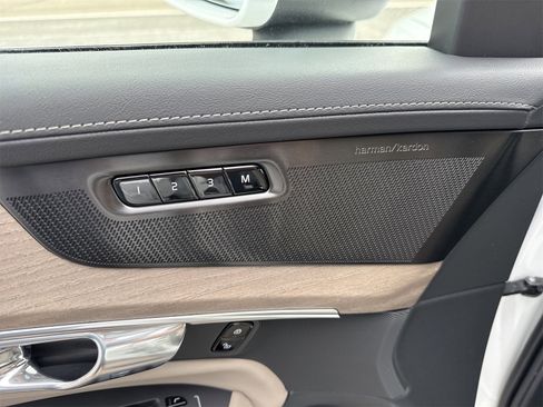 New 2026 Volvo XC90 B6 Plus w/ Protection Package Premier image 12