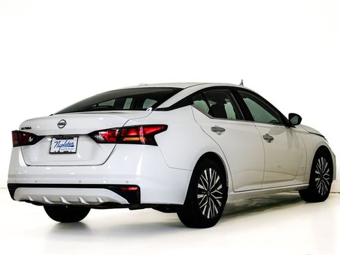 Used 2025 Nissan Altima 2.5 SV FWD image 6