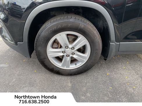 Used 2017 Chevrolet Trax LT w/ Sun & Sound Package image 18