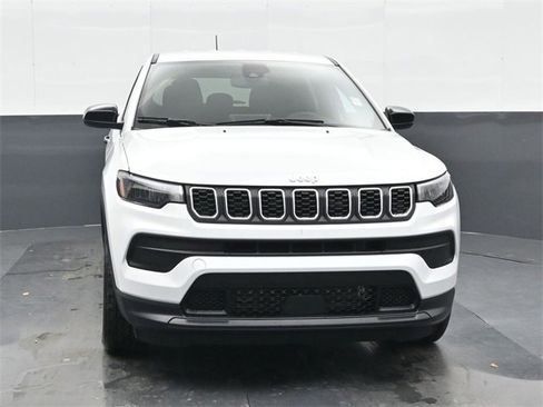 Used 2025 Jeep Compass Sport image 7