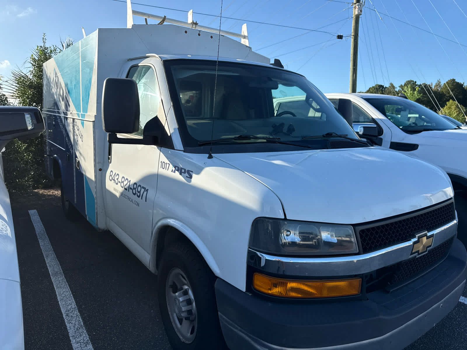 Used 2019 Chevrolet Express 3500 w/ Power Convenience Package RWD image 2