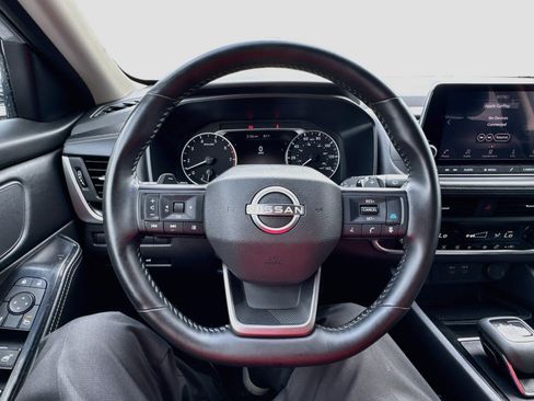 Used 2025 Nissan Rogue SV FWD image 11